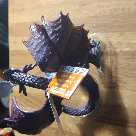 Bin15NWT Jewel Dragon Display - Picture 3 of 5